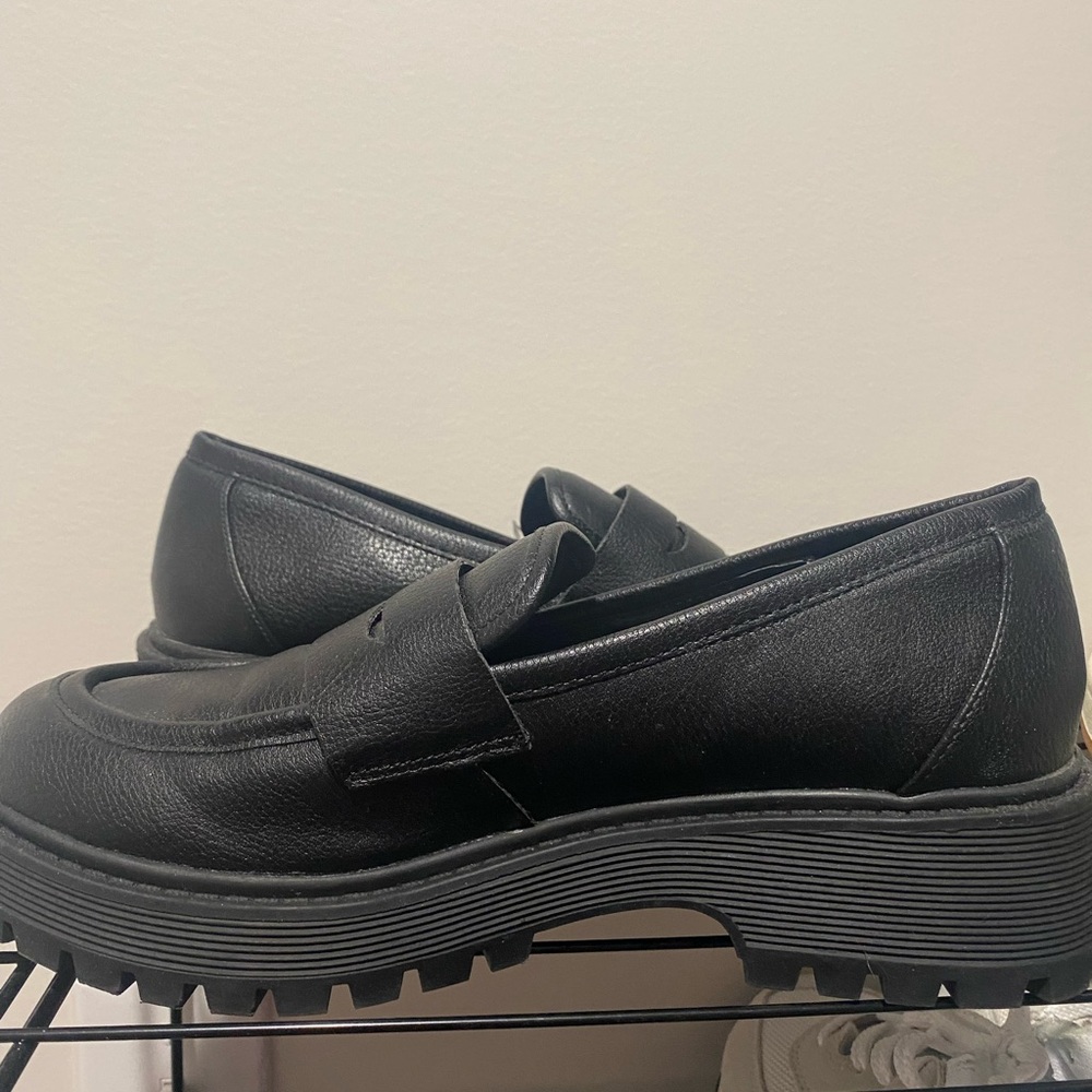 NWOT | Never Worn | Unionbay Black Platform Leather Loafers